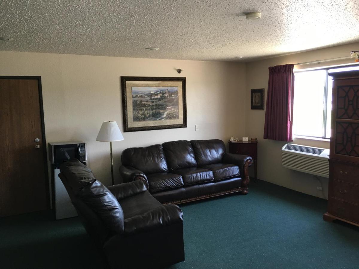 Cassville Four Seasons Inn & Suites Eksteriør billede