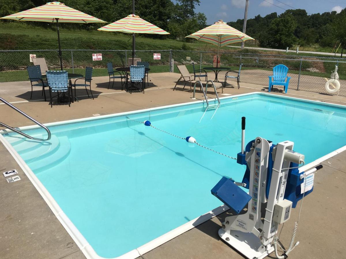 Cassville Four Seasons Inn & Suites Eksteriør billede