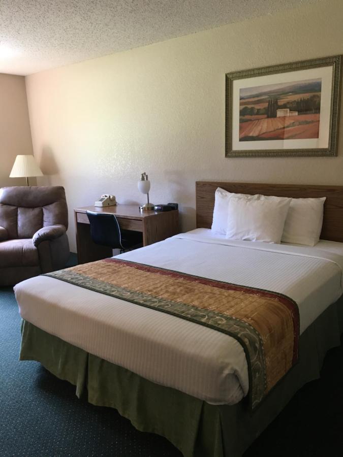 Cassville Four Seasons Inn & Suites Eksteriør billede