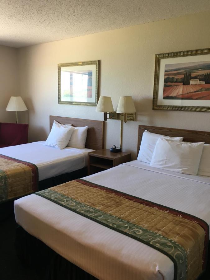 Cassville Four Seasons Inn & Suites Eksteriør billede