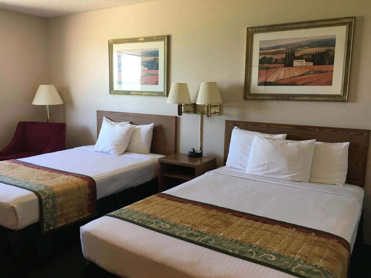 Cassville Four Seasons Inn & Suites Eksteriør billede