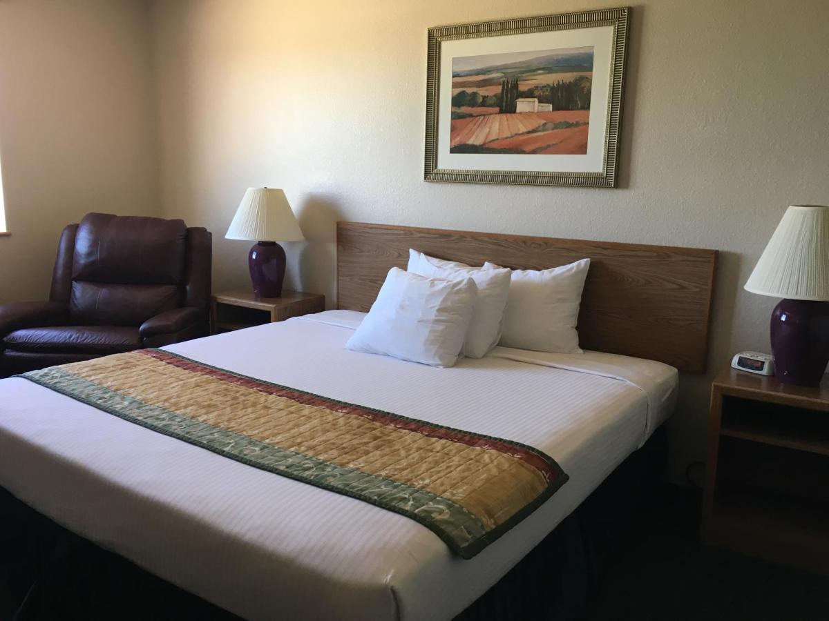 Cassville Four Seasons Inn & Suites Eksteriør billede